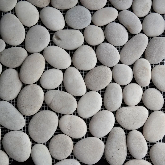 Round Pebble Mosaic Beige Stone Honed